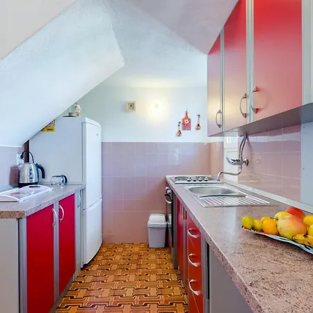 Mia Mirce